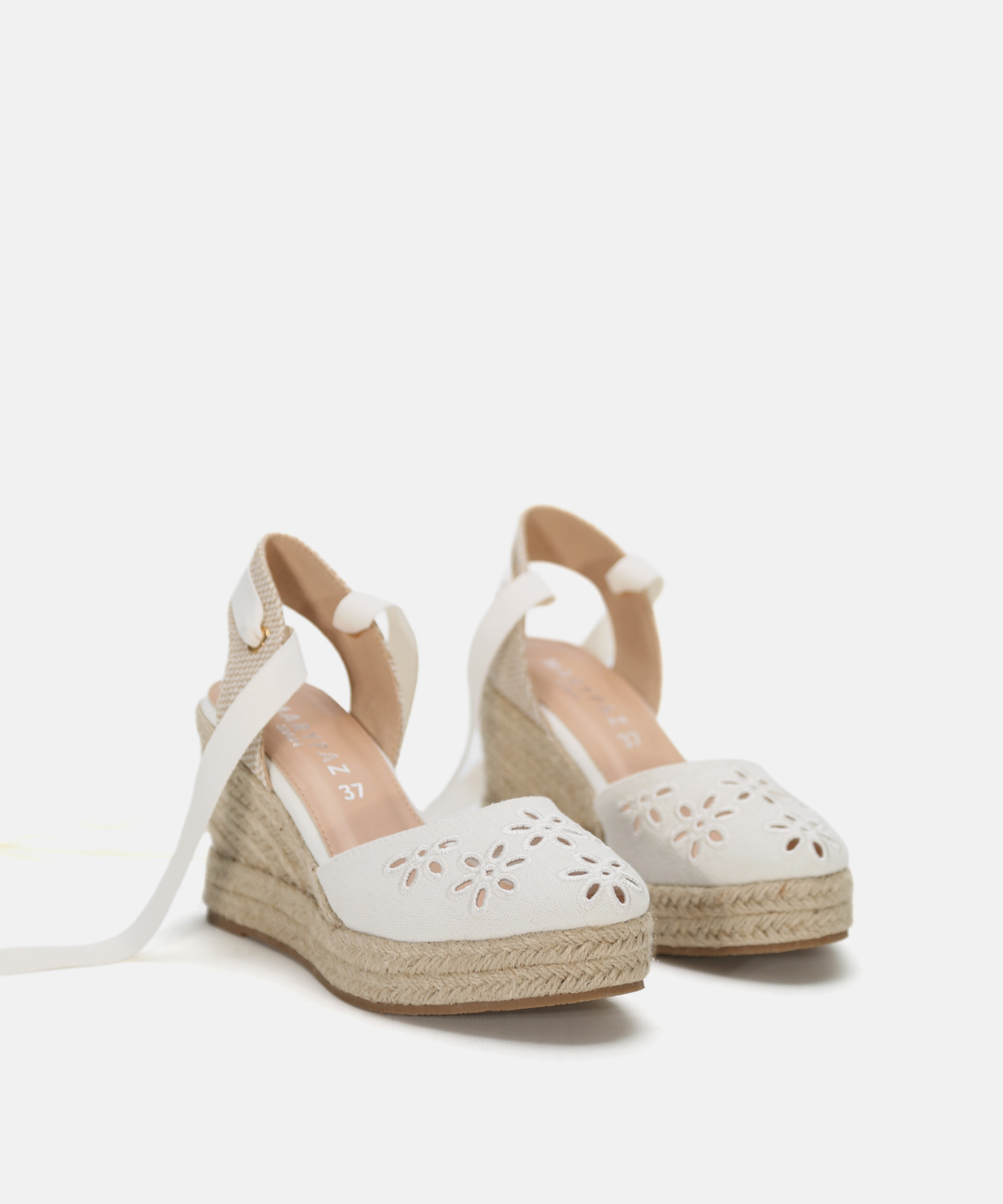 Cu&ntilde;a bordado flores image number null